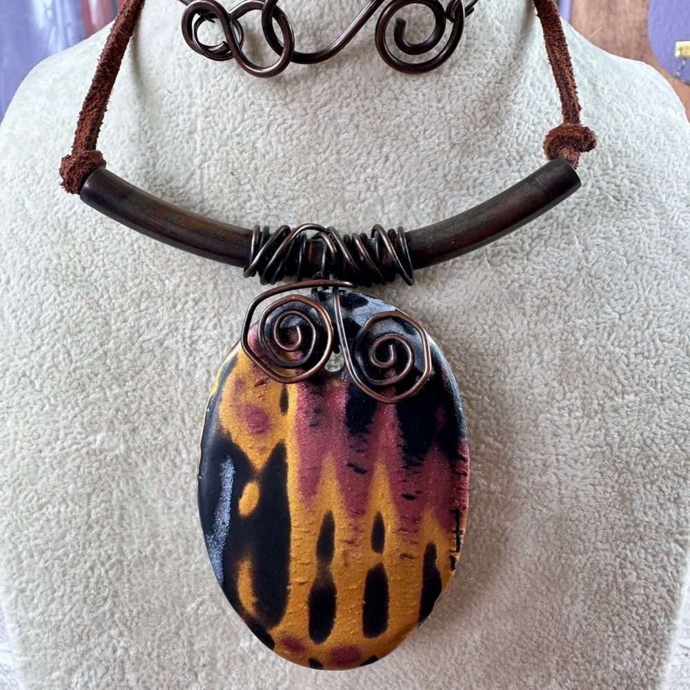 Vintage Black and Bronze Swirl Pendant Necklace - Picture 3 of 12